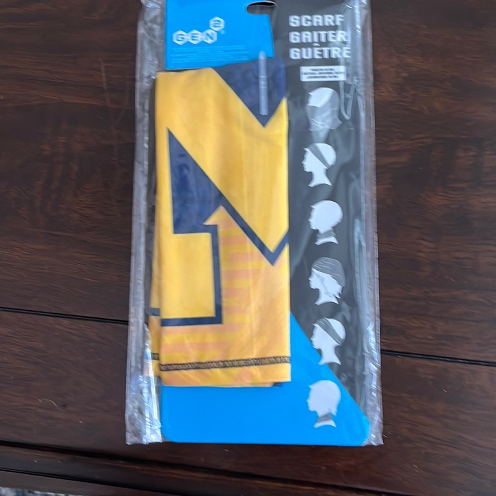 University of Michigan gator/scarf. NWT, can be worn 6 different ways.